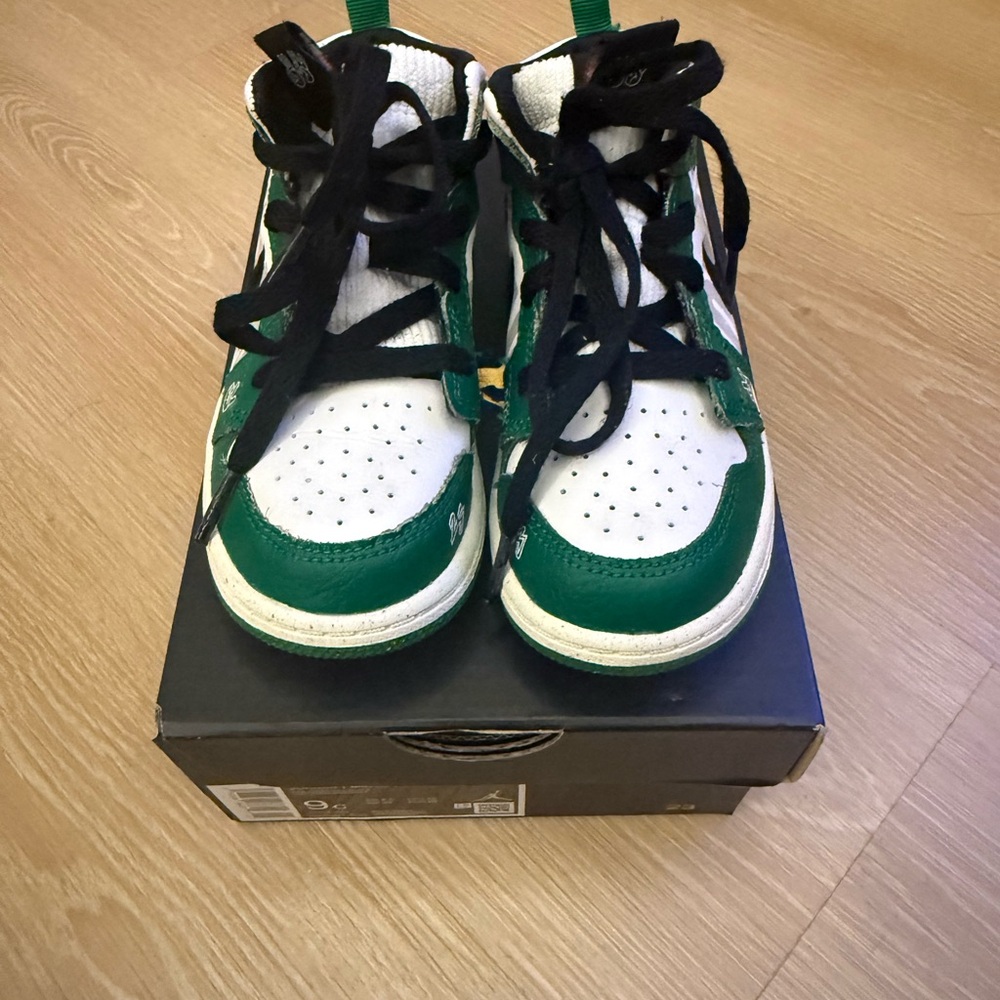 Jordan 1 Mid SE Green